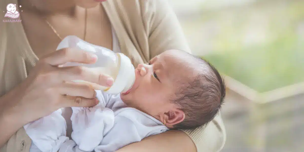 تغذیه ی نوزاد از شیر خشک در صورتی که مادر شیر کافی ندارد.